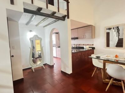 ¡Vive en una hermosa casa tipo chalet!