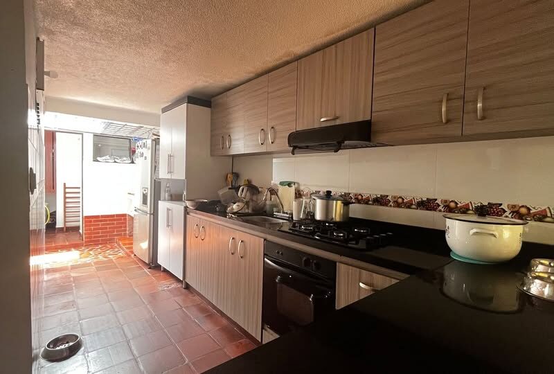 ¡Vive en una hermosa casa tipo chalet!