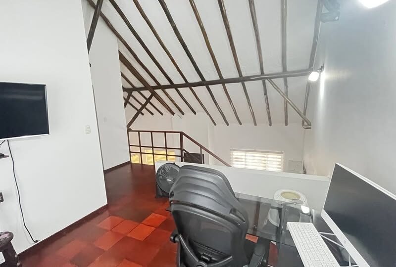 ¡Vive en una hermosa casa tipo chalet!