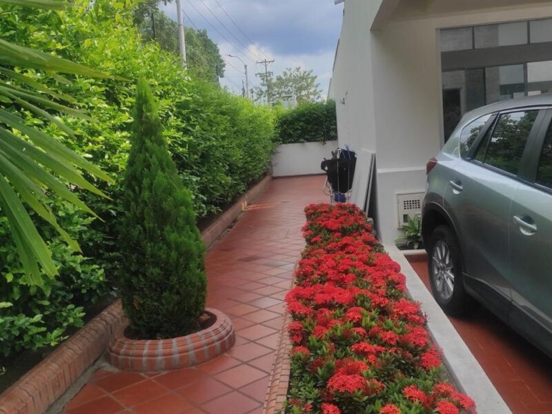 Casa en Exclusivo Condominio Altamurani!