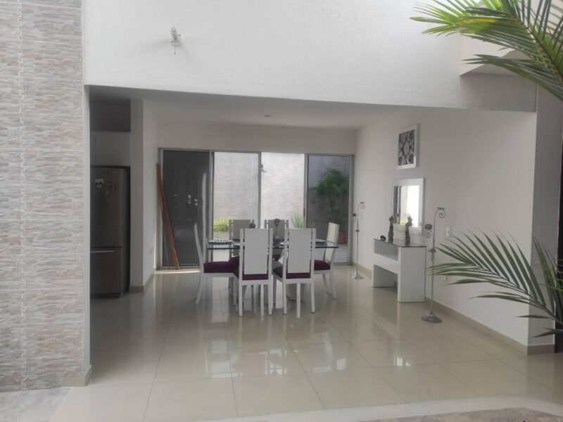 Casa en Exclusivo Condominio Altamurani!