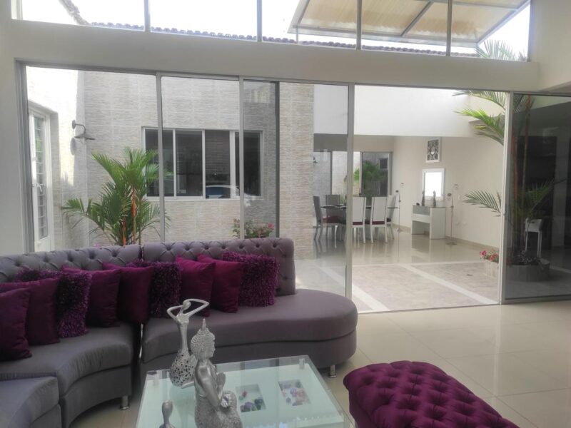 Casa en Exclusivo Condominio Altamurani!