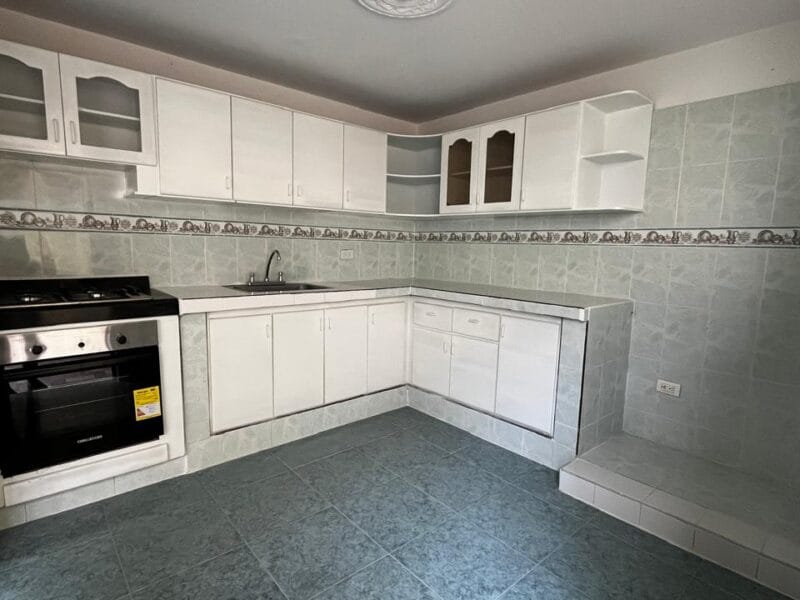 Casa Amplia y Remodelada de Dos Pisos