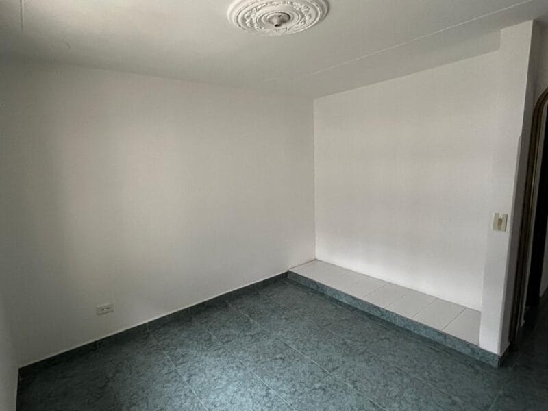 Casa Amplia y Remodelada de Dos Pisos