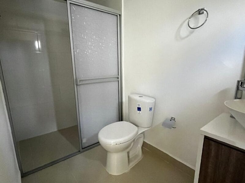 Casa Amplia y Remodelada de Dos Pisos