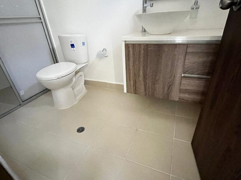 Casa Amplia y Remodelada de Dos Pisos