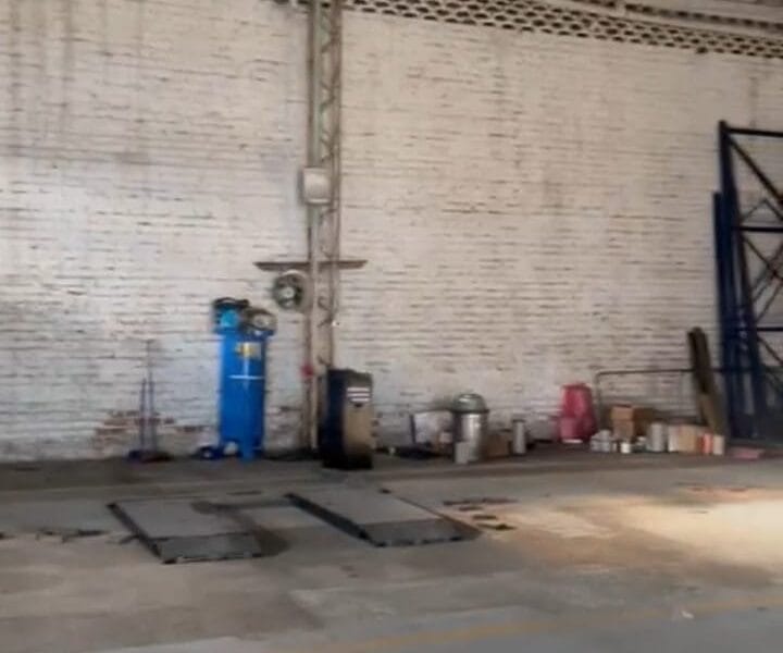 Bodega con 2 Oficina