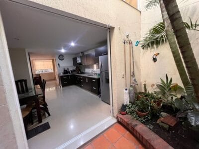 Casa dos Pisos con Aparta Estudio