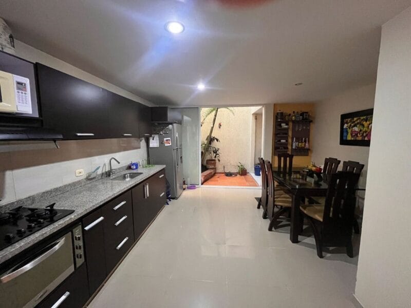 Casa dos Pisos con Aparta Estudio